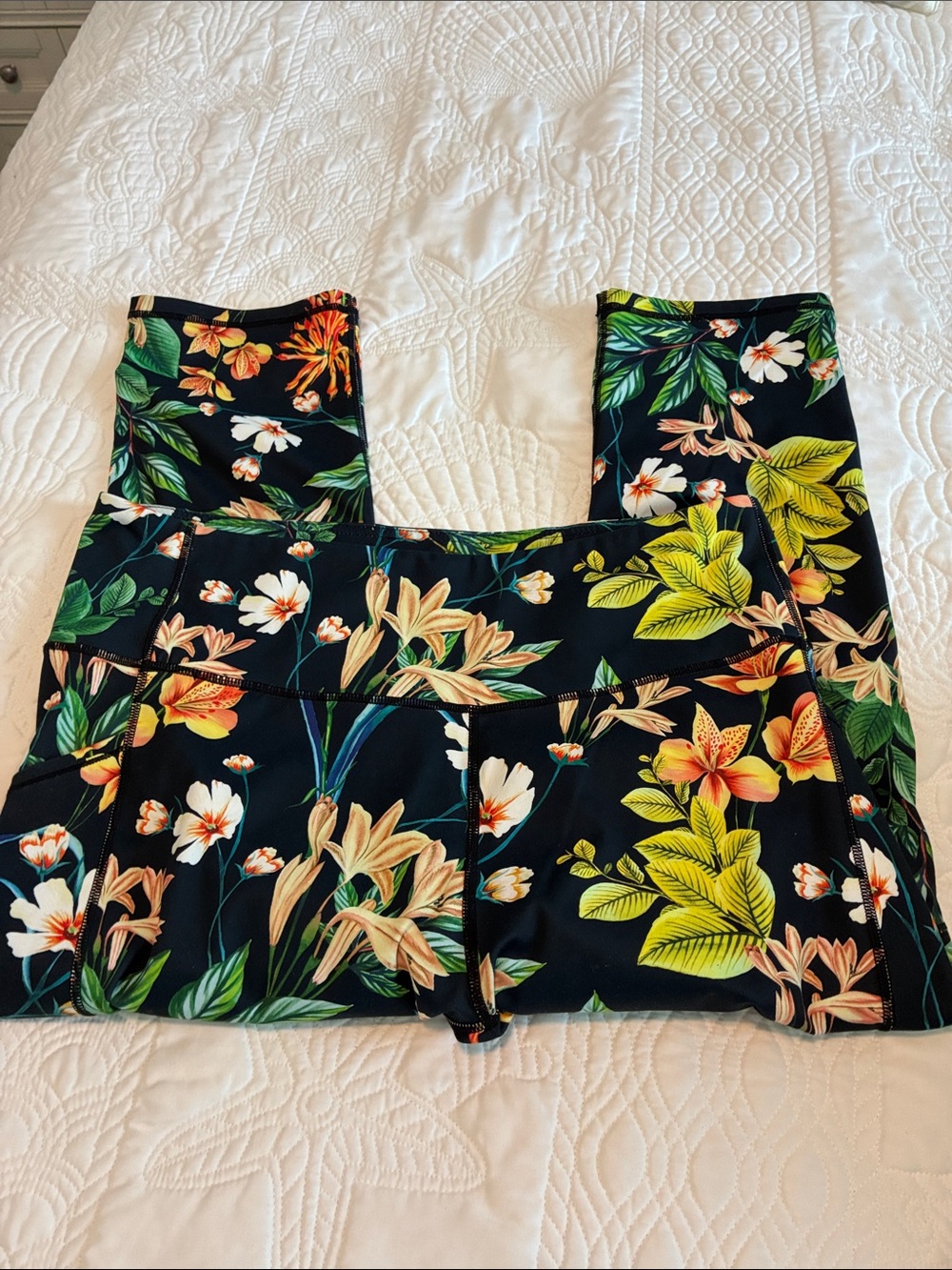 Ododos Floral High-Rise Athletic Leggings - Black Background